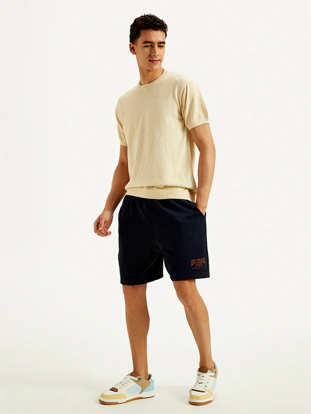 Levi’s Men Solid Slim Fit T-Shirt – Everyday Essential