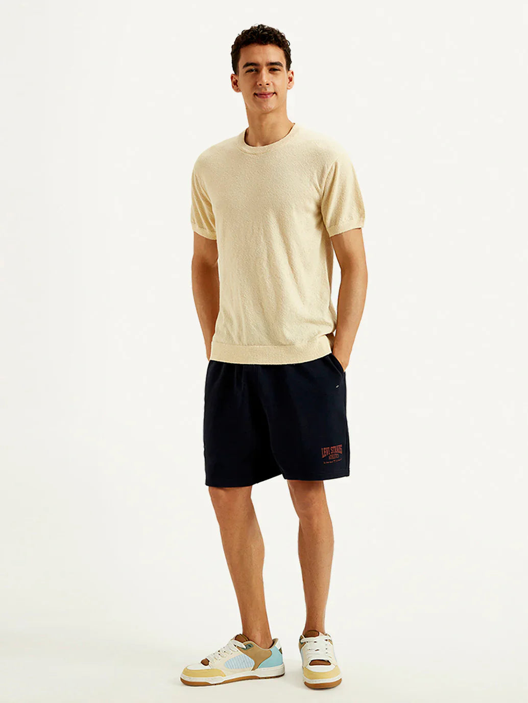 Levi’s Men Solid Slim Fit T-Shirt – Everyday Essential