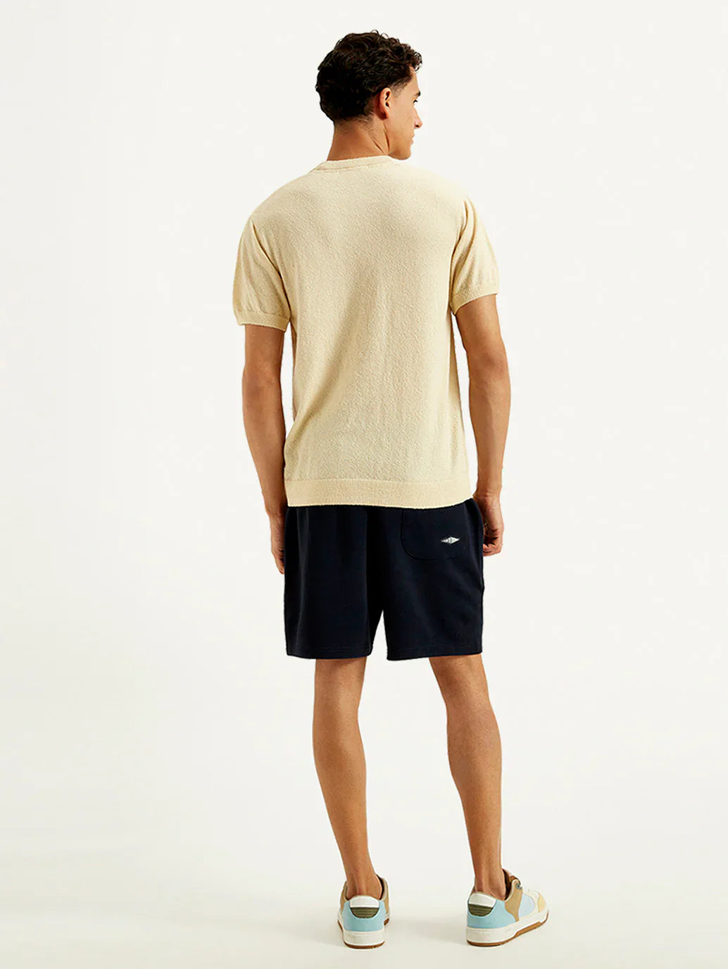Levi’s Men Solid Slim Fit T-Shirt – Everyday Essential