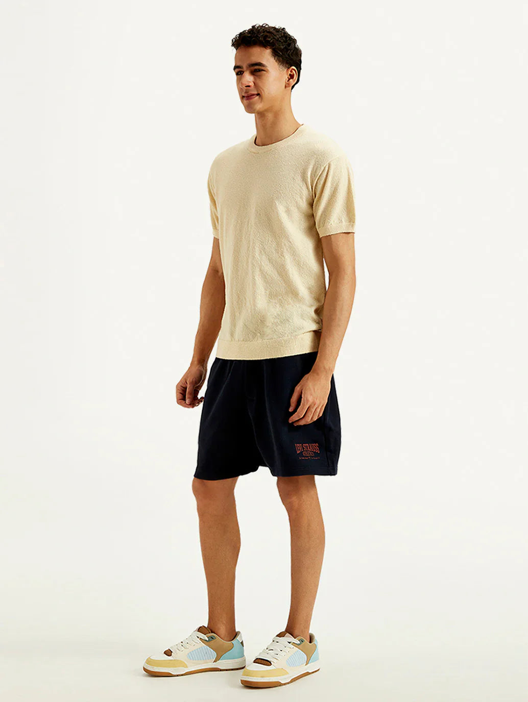 Levi’s Men Solid Slim Fit T-Shirt – Everyday Essential