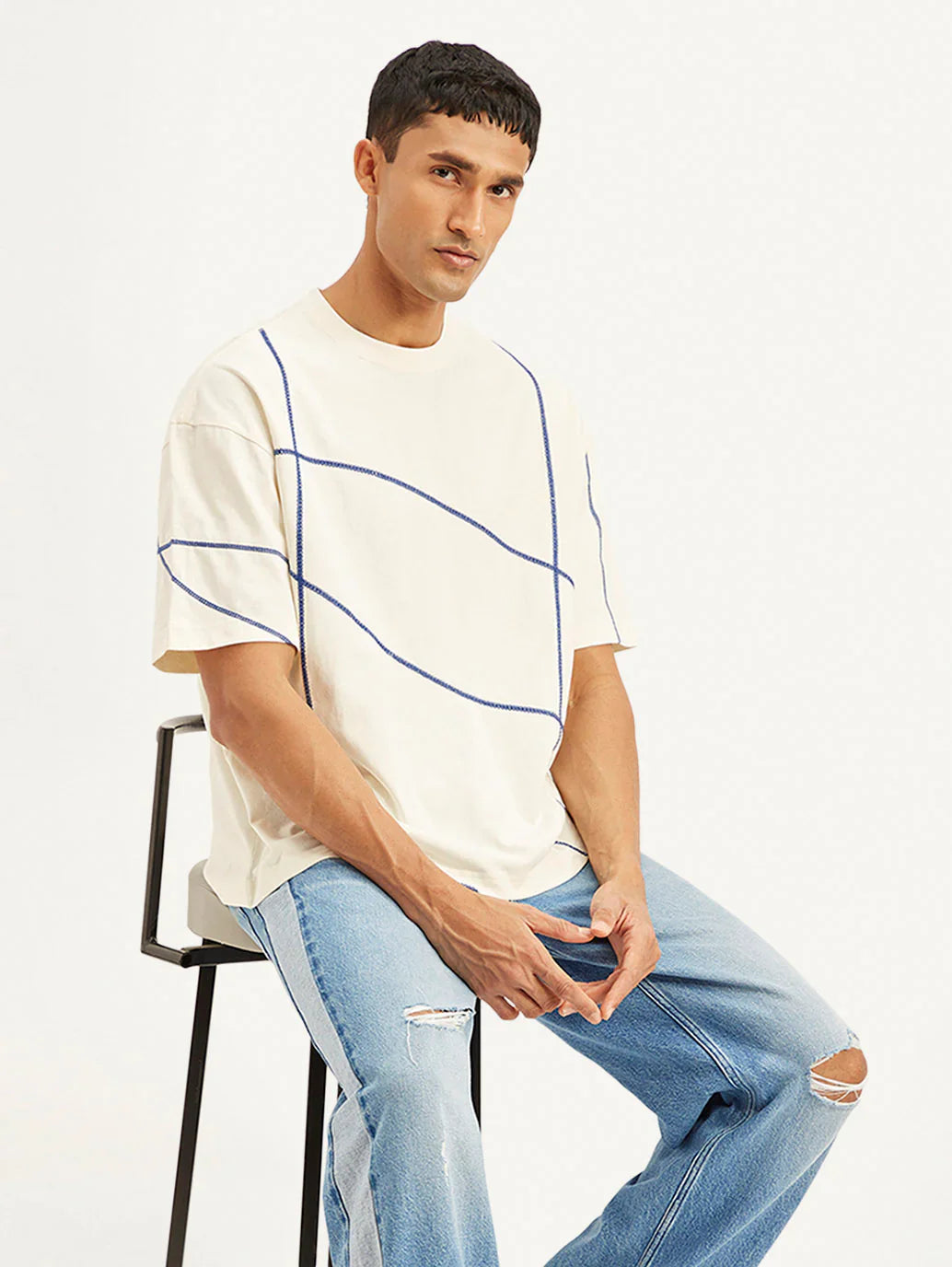 Levi's Men White Geometric Print Loose Fit T-Shirt