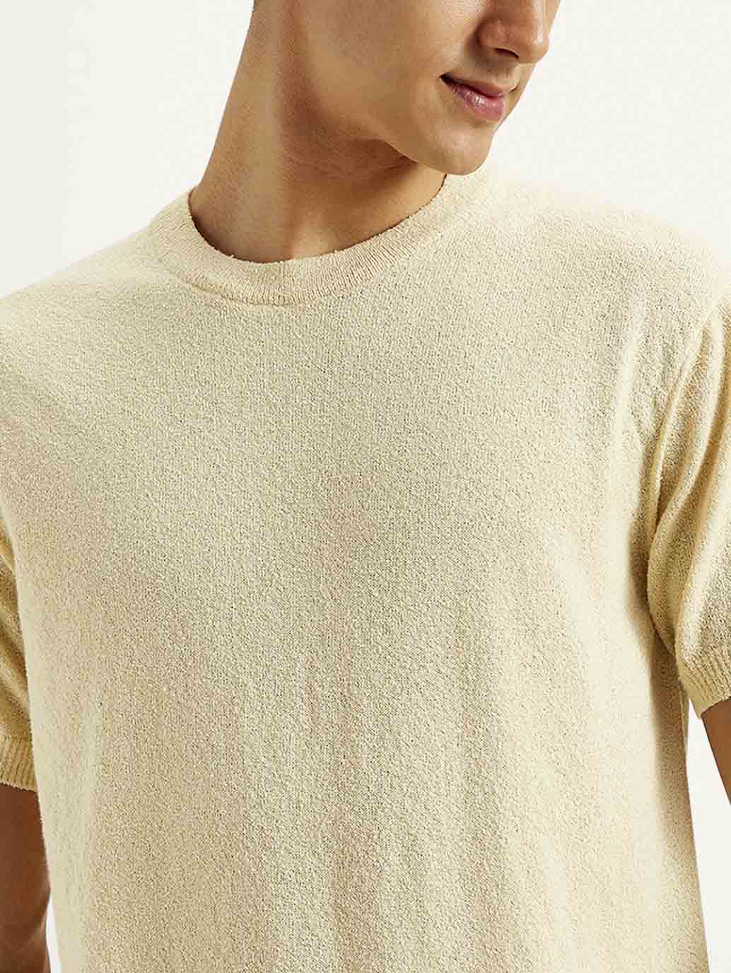 Levi’s Men Solid Slim Fit T-Shirt – Everyday Essential